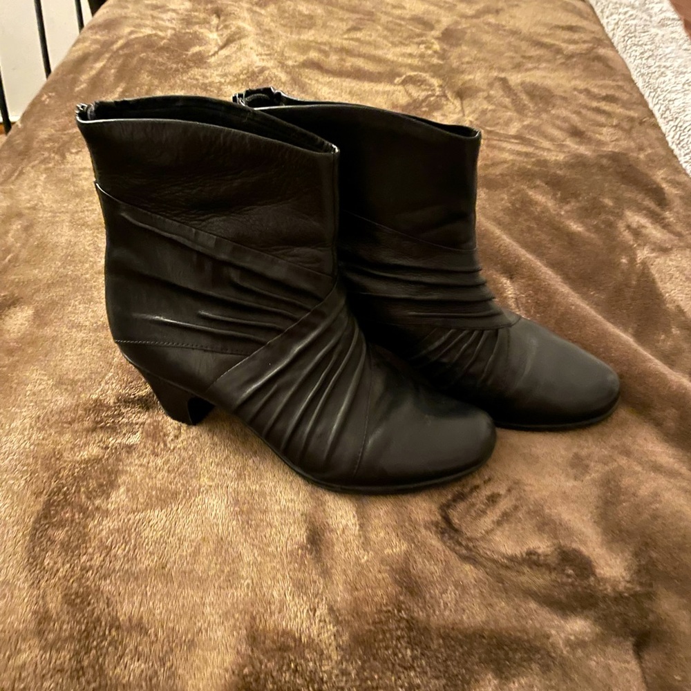 Cobb Hill by New Balance black boots